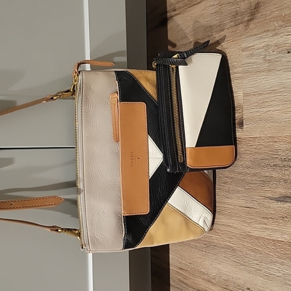 Fossil Corssbody With Matching Wallet - image 1